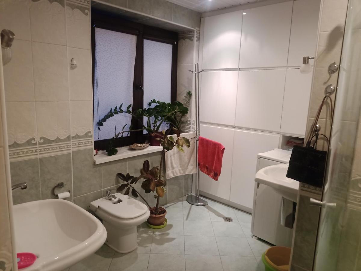 Pokoj W Domu Z Duzym Ogrodem Cracovia Esterno foto