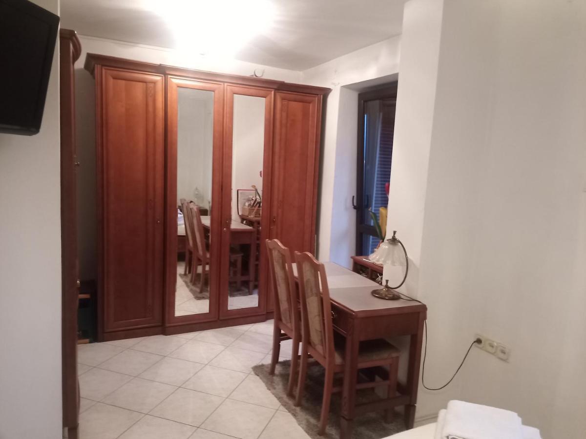 Pokoj W Domu Z Duzym Ogrodem Cracovia Esterno foto
