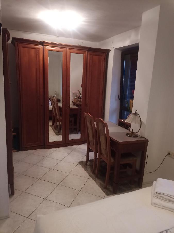 Pokoj W Domu Z Duzym Ogrodem Cracovia Esterno foto